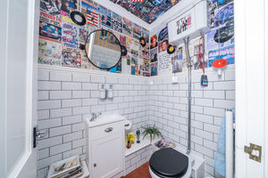 GUEST CLOAKROOM- click for photo gallery